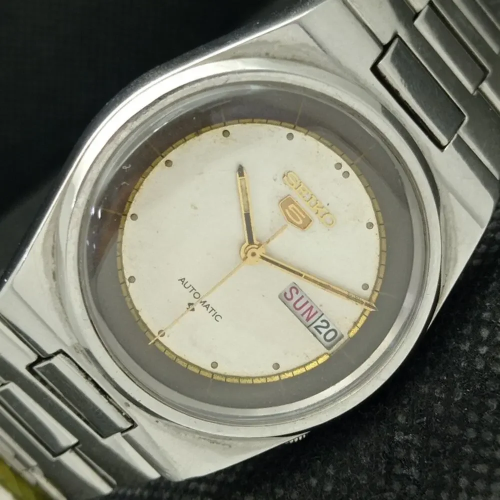 Vintage 1994 Seiko Automatic Mens Silver Watch W/daydate & Gold accents